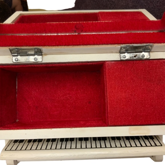 RARE! Vintage Walt Disney’s CHARACTER PIANO, UPRIGHT Wooden Musical Jewelry Box - Picture 7 of 15